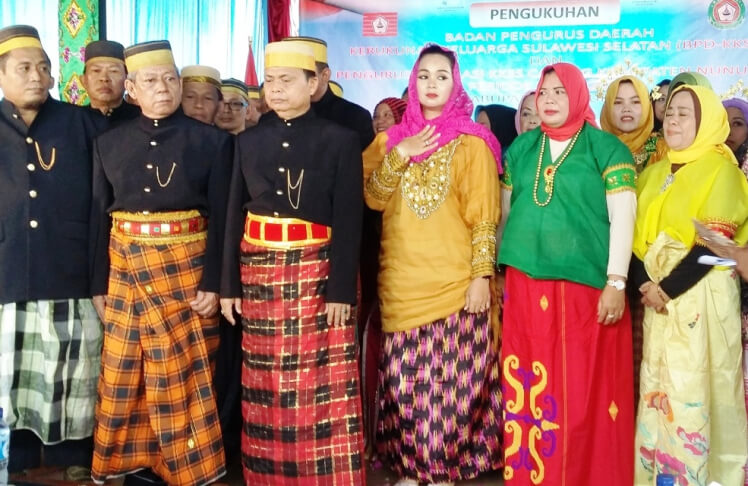 34 Pakaian Adat beserta Nama dan Asal Provinsinya di Indonesia