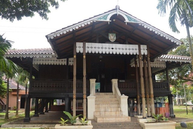 rumah adat provinsi bengkulu