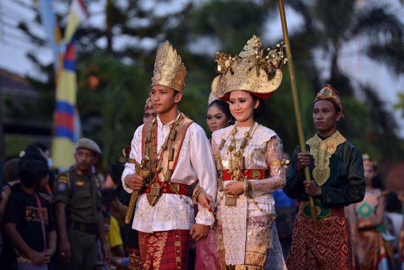 34 Pakaian  Adat  beserta Nama dan Asal Provinsinya di Indonesia