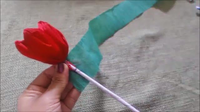 Bunga Tulip Dari Kertas Krep