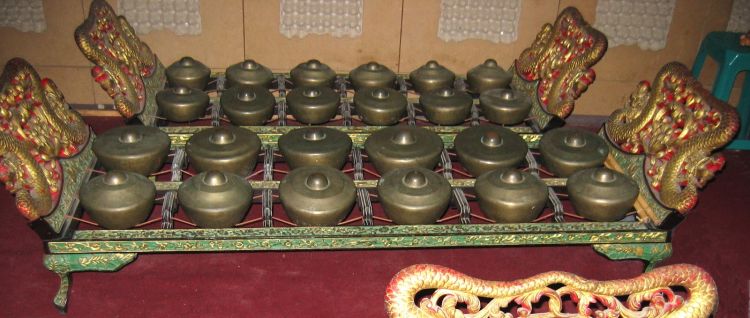 alat musik tradisional bonang
