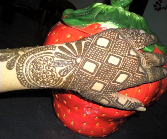 henna tangan box art