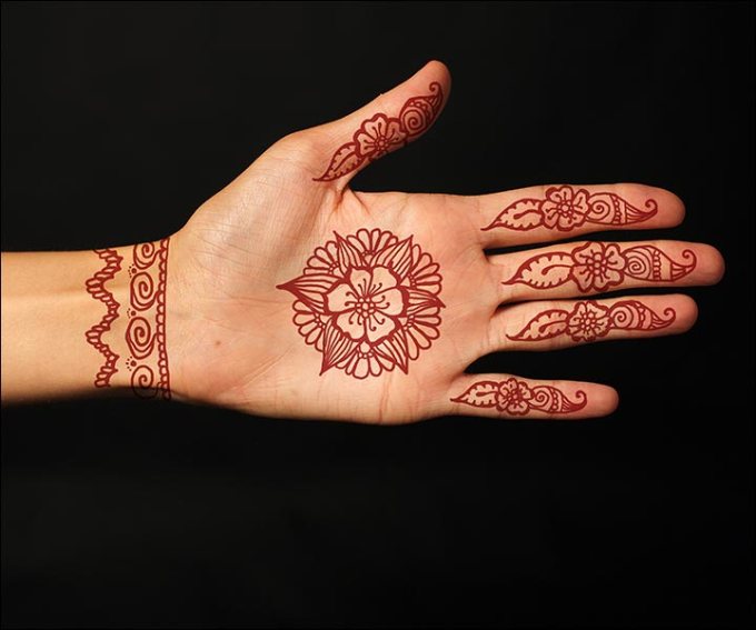 henna tangan motif bunga