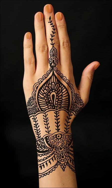 henna tangan motif decorative bracelet and trinket
