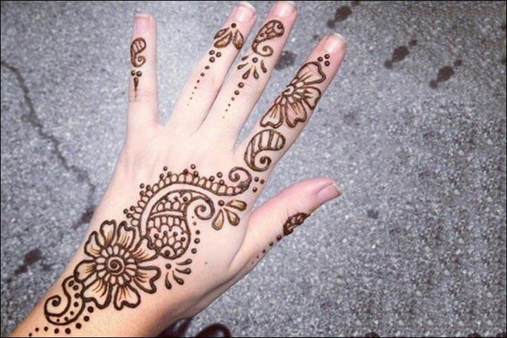 henna tangan motif flower and paisley