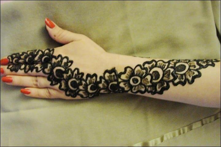 henna tangan motif flower gerland