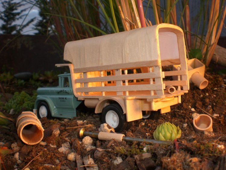 miniatur truk dari stik es krim