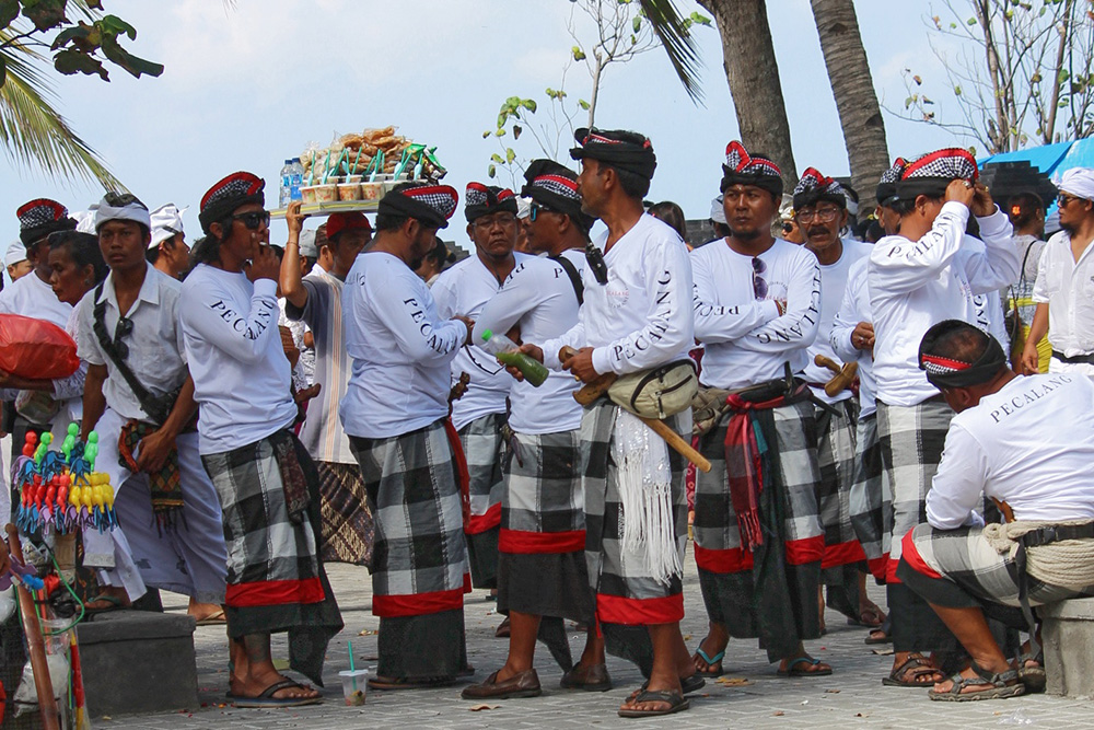  Pakaian  Adat  Bali  Pria Dan  Wanita Beserta Gambar  Dan  