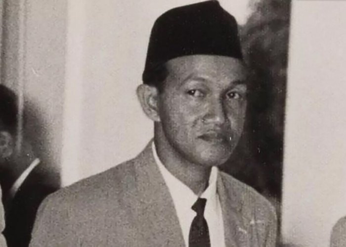  Presiden menetapkan gelar pahlawan Nasional Indonesia pada beberapa orang 35 Pahlawan Nasional Indonesia: Nama, Asal, Gambar dan Penjelasan