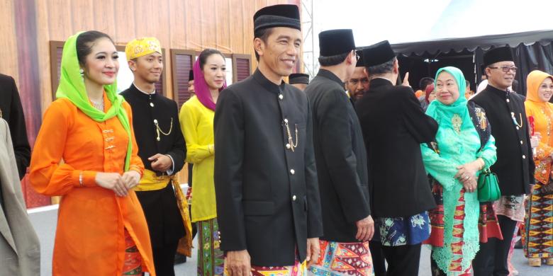  Pakaian  Adat  Betawi Nama Penjelasan Beserta Gambarnya