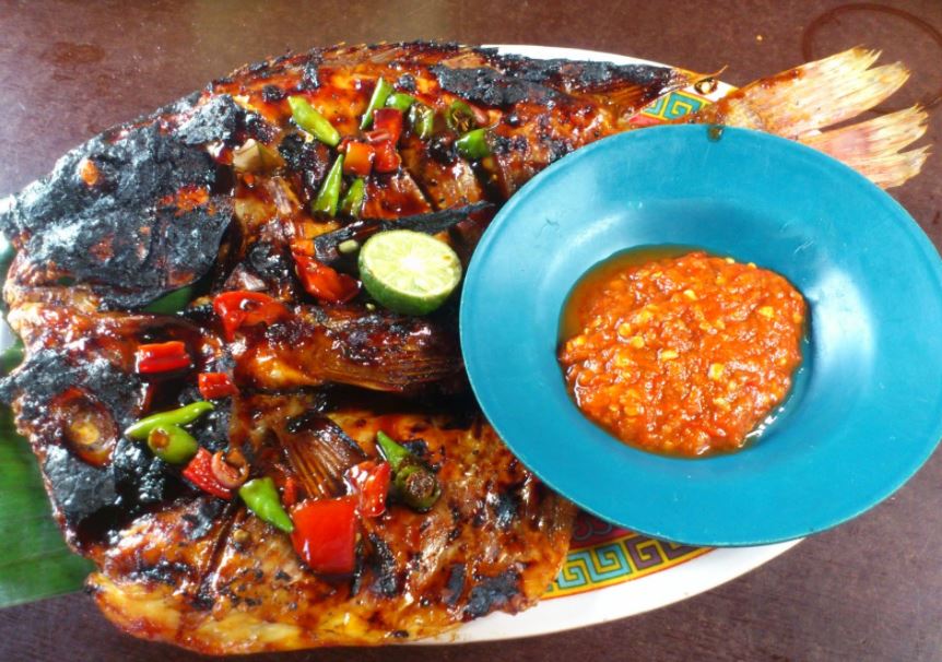 makanan khas papua - ikan bakar manokwari