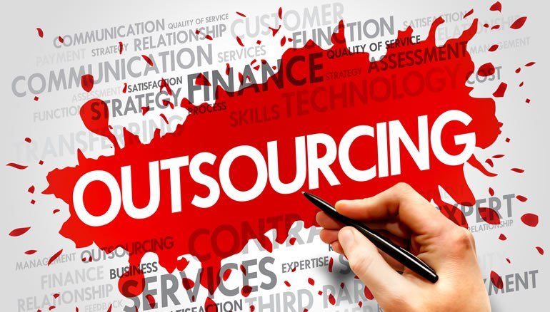 pertimbangkan manfaat outsourcing