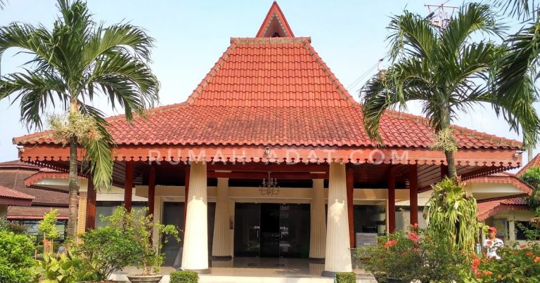 7 Rumah Adat Jawa Barat : Nama, Gambar dan Penjelasannya