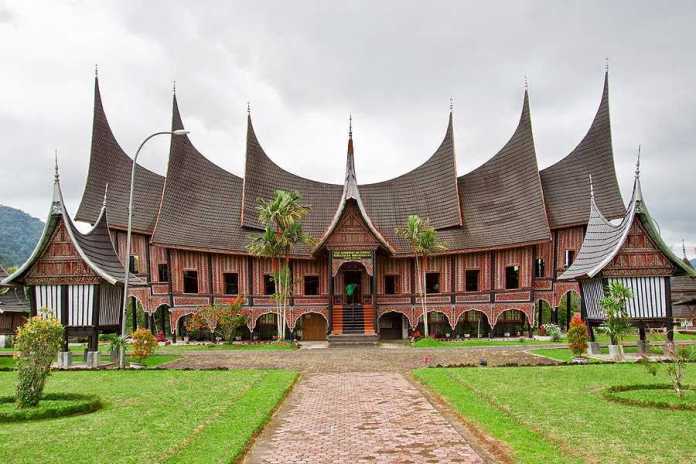 Rumah Adat Sumatera Selatan Cara Gadang