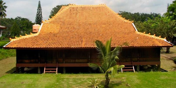 Rumah Adat Sumatera Selatan Limas