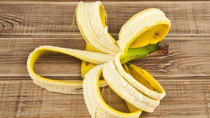 cara memutihkan gigi menggunakan kulit pisang