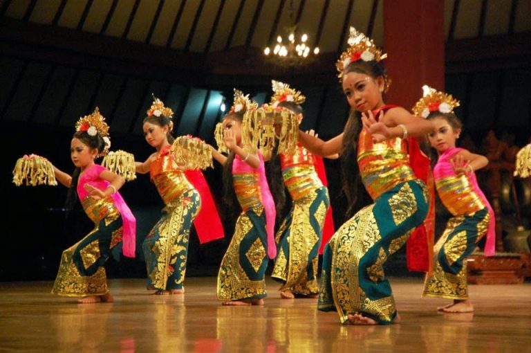 Seni Tari UnsurUnsur dan Jenis tarian di Indonesia