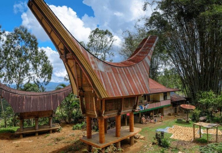 Rumah Adat Sulawesi Selatan Ciri Ciri Jenis Gambar  dan 