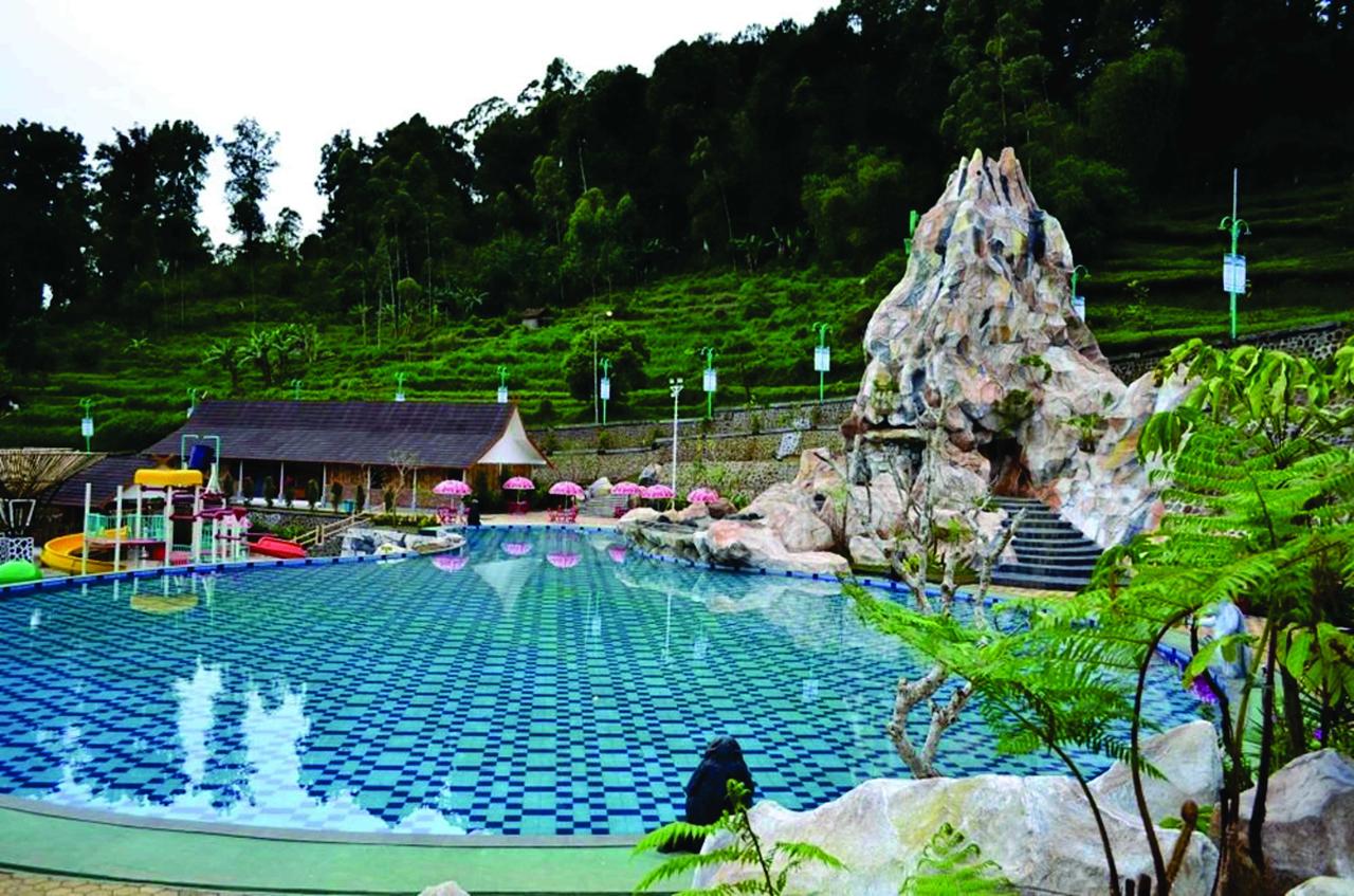 ciwidey valley hot spring waterpark
