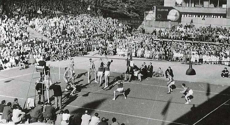 Diciptakan 1985 pertama oleh bola voli kali permainan pada tahun Sejarah Asal