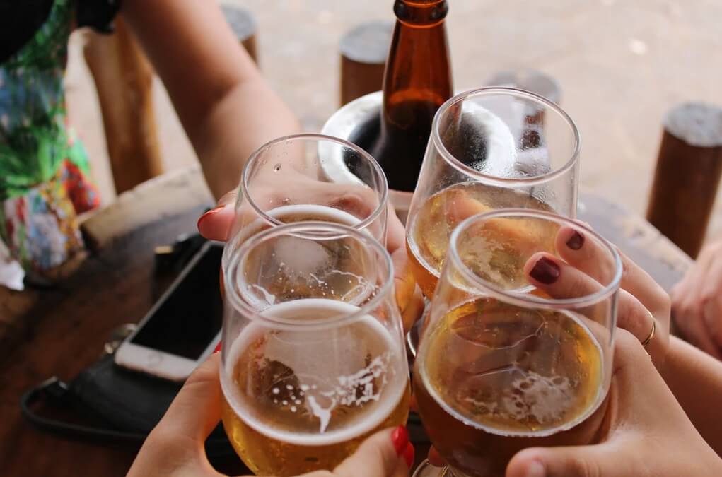 bir dan minuman yang mengandung alkohol