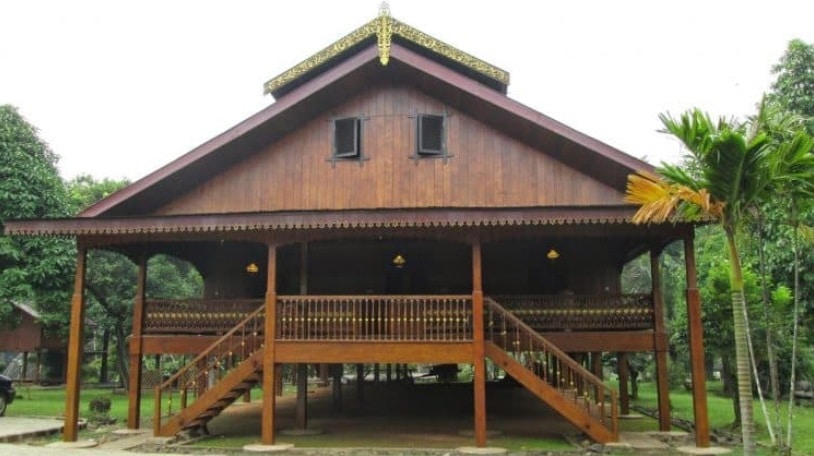 7 Arsitektur Dan Ciri Khas Rumah Adat Sumatera Selatan Themoondoggies