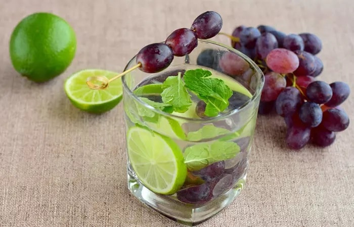 infused water dengan anggur dan mint